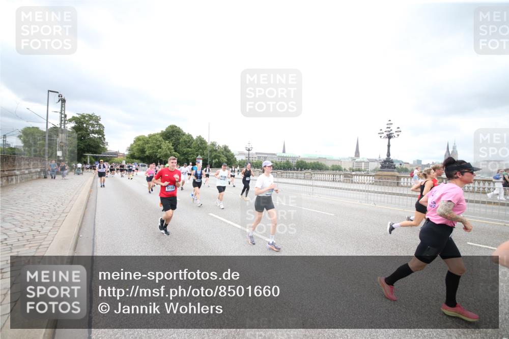 29.06.2025 - hella hamburg halbmarathon Jannik Wohlers http://msf.ph/oto/8501660 29.06.2025 10:58:04 Lombardsbrücke 1001, 1326, 1646, 1845, 2043, 2449, 3540, 3868, 5159, 5655, 5732, 5988, 6010, 6927, 7617, 7664, 7870, 7933, 8076, 8592, 8701, 9123, 9225, 9239, 9636, 9889, 10473, 10498, 11708, 12023, 12024, 12310, 12433, 12968, 13226, 13355, 13356, 13547, 13855, 14584, 14935, 15926, 16048, 16104, 16408, 16561, 16878, 16906, 16998, 17036, 17227, 17228, 17480, 18822, 19183 meine-sportfotos.de