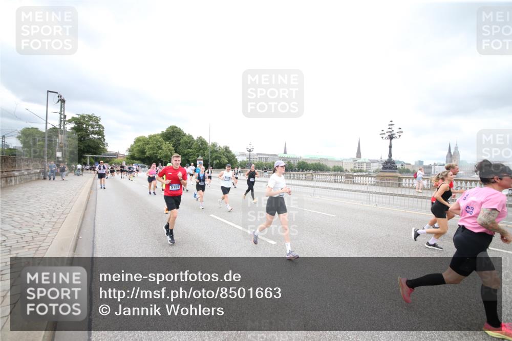 29.06.2025 - hella hamburg halbmarathon Jannik Wohlers http://msf.ph/oto/8501663 29.06.2025 10:58:04 Lombardsbrücke 1001, 1326, 1646, 1845, 2043, 2449, 3540, 3868, 5159, 5655, 5732, 5988, 6010, 6927, 7617, 7664, 7870, 7933, 8076, 8592, 8701, 9123, 9225, 9239, 9636, 9889, 10473, 10498, 11708, 12023, 12024, 12310, 12433, 12968, 13226, 13355, 13356, 13547, 13855, 14584, 14935, 15926, 16048, 16104, 16408, 16561, 16878, 16906, 16998, 17036, 17227, 17228, 17480, 18822, 19183 meine-sportfotos.de
