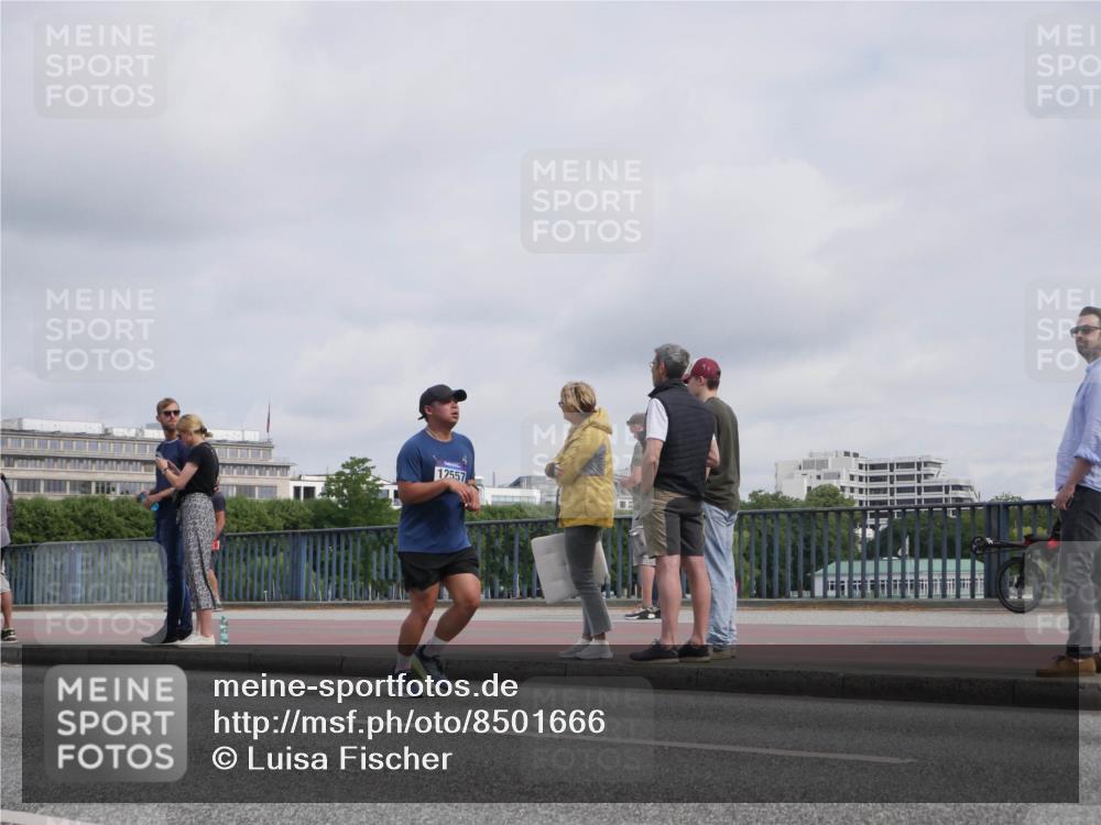 29.06.2025 - hella hamburg halbmarathon Luisa Fischer http://msf.ph/oto/8501666 29.06.2025 10:08:48 Kennedybrücke 12557, 2288, 3461, 4868, 7138, 7302, 9339, 9736, 9737, 9738, 10343 meine-sportfotos.de