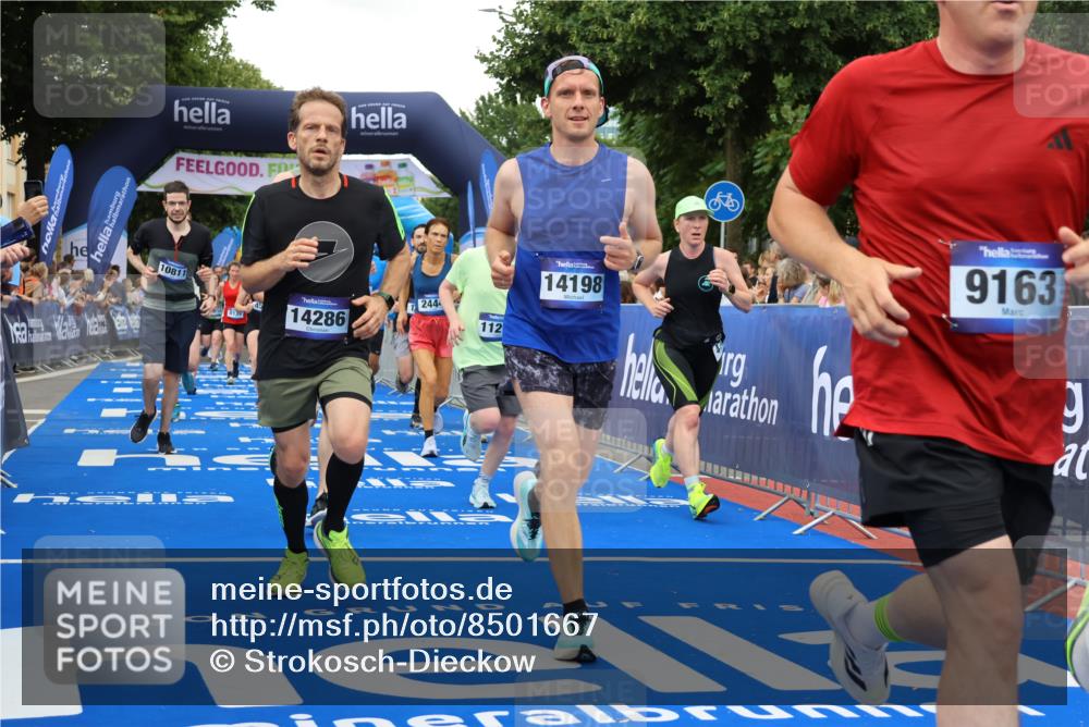 29.06.2025 - hella hamburg halbmarathon Strokosch-Dieckow http://msf.ph/oto/8501667 29.06.2025 10:52:49 Ziel 1257, 1258, 1657, 2099, 2287, 2444, 2814, 2910, 3999, 4557, 4558, 4770, 5077, 5169, 5194, 5907, 8139, 8172, 8720, 8955, 9065, 9163, 10724, 10811, 11217, 11992, 12482, 14198, 14286, 14805, 16467, 17198, 18331, 19244 meine-sportfotos.de