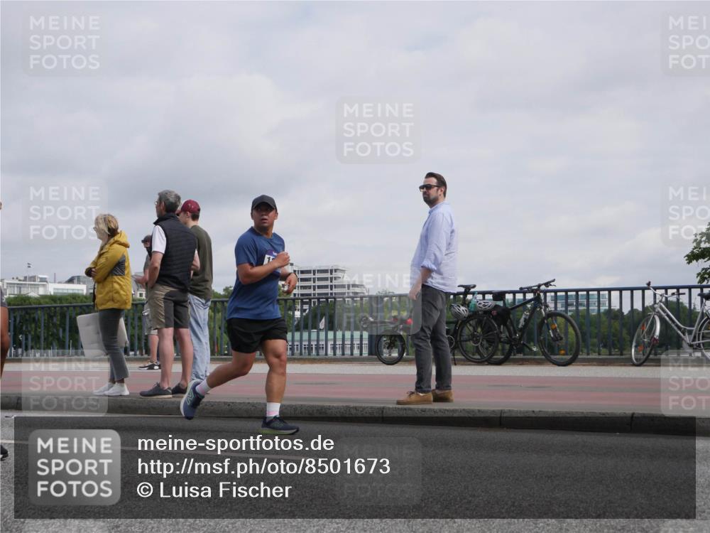 29.06.2025 - hella hamburg halbmarathon Luisa Fischer http://msf.ph/oto/8501673 29.06.2025 10:08:49 Kennedybrücke 2288, 3461, 7138, 7302, 9339, 9737, 9738, 10343, 10791 meine-sportfotos.de