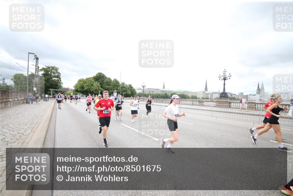29.06.2025 - hella hamburg halbmarathon Jannik Wohlers http://msf.ph/oto/8501675 29.06.2025 10:58:04 Lombardsbrücke 1001, 1326, 1646, 1845, 2043, 2449, 3540, 3868, 5159, 5655, 5732, 5988, 6010, 6927, 7617, 7664, 7870, 7933, 8076, 8592, 8701, 9123, 9225, 9239, 9636, 9889, 10473, 10498, 11708, 12023, 12024, 12310, 12433, 12968, 13226, 13355, 13356, 13547, 13855, 14584, 14935, 15926, 16048, 16104, 16408, 16561, 16878, 16906, 16998, 17036, 17227, 17228, 17480, 18822, 19183 meine-sportfotos.de