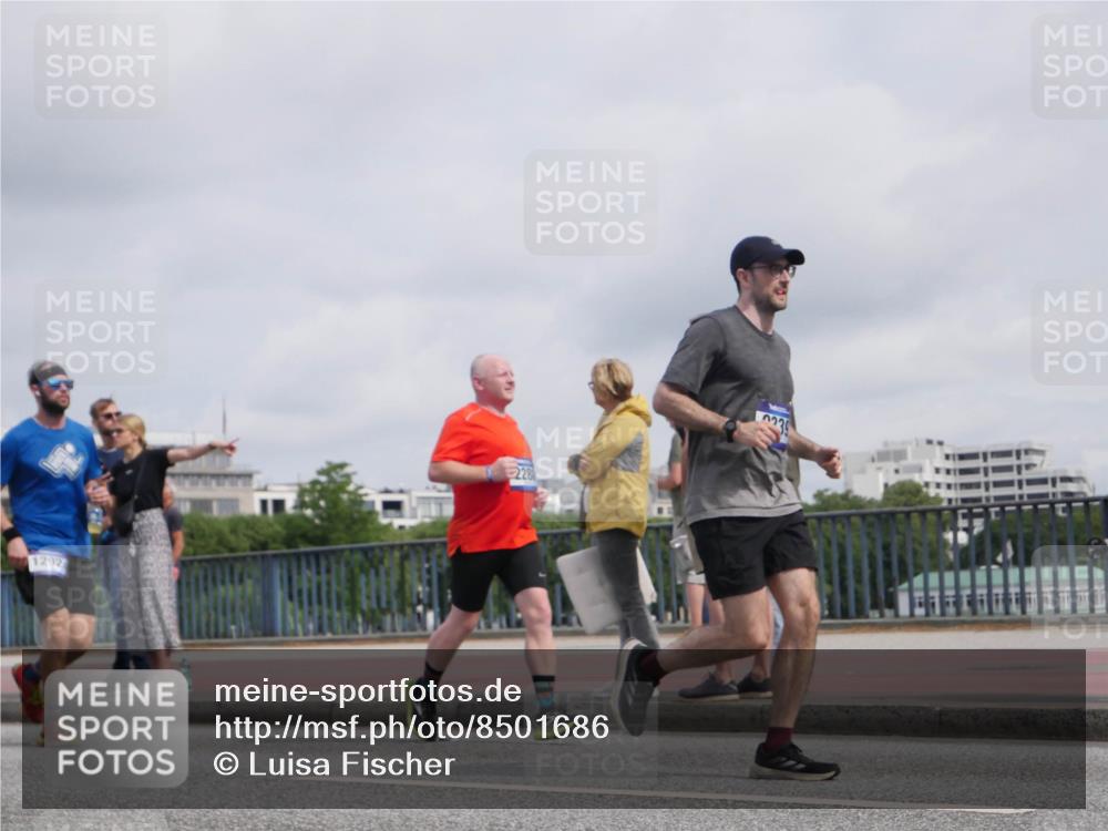 29.06.2025 - hella hamburg halbmarathon Luisa Fischer http://msf.ph/oto/8501686 29.06.2025 10:08:51 Kennedybrücke 1292, 228, 23, 2288, 3461, 5762, 7138, 7302, 9339, 10343, 10791 meine-sportfotos.de