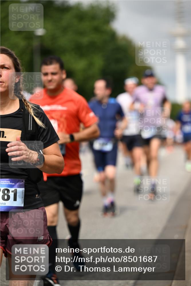 29.06.2025 - hella hamburg halbmarathon Dr. Thomas Lammeyer http://msf.ph/oto/8501687 29.06.2025 10:25:14 Kennedybrücke 1028, 1266, 1658, 2101, 2325, 2383, 2923, 2956, 2986, 3161, 3247, 3434, 3781, 3813, 4082, 4350, 5041, 5625, 5767, 5811, 5812, 6275, 6308, 7018, 7608, 8113, 8146, 8724, 8726, 8844, 9100, 9108, 9501, 9981, 10050, 10350, 10585, 10602, 11145 meine-sportfotos.de