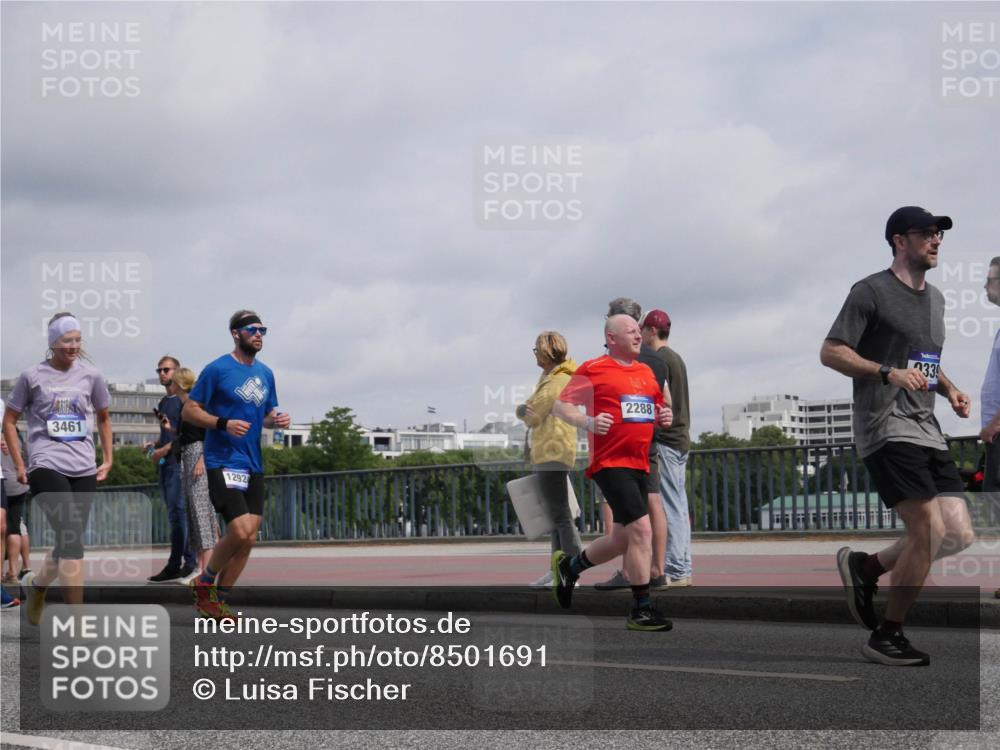 29.06.2025 - hella hamburg halbmarathon Luisa Fischer http://msf.ph/oto/8501691 29.06.2025 10:08:51 Kennedybrücke 3461, 1292, 2288, 339, 2288, 3461, 5762, 7138, 7302, 9339, 10343, 10791 meine-sportfotos.de
