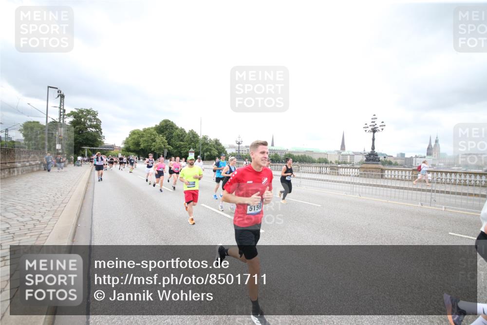 29.06.2025 - hella hamburg halbmarathon Jannik Wohlers http://msf.ph/oto/8501711 29.06.2025 10:58:05 Lombardsbrücke 1326, 1646, 1845, 2449, 3540, 3868, 5159, 5655, 5732, 5988, 6010, 6927, 7617, 7664, 7870, 7933, 8592, 8701, 9123, 9225, 9239, 9636, 9889, 9960, 10473, 10498, 11708, 12023, 12024, 12310, 12433, 12968, 13355, 13356, 13547, 13784, 13855, 14584, 14935, 15926, 16048, 16104, 16408, 16561, 16878, 16906, 16998, 17036, 17227, 17228, 17480, 18822, 19183 meine-sportfotos.de