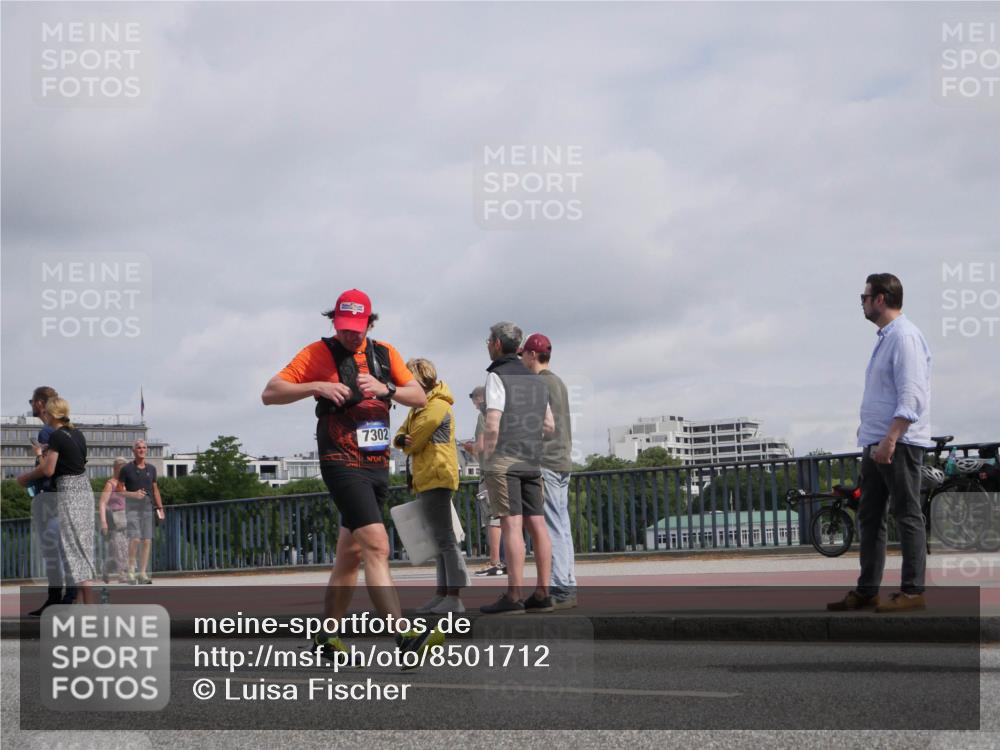 29.06.2025 - hella hamburg halbmarathon Luisa Fischer http://msf.ph/oto/8501712 29.06.2025 10:08:55 Kennedybrücke 7302, 1229, 1842, 2288, 3461, 5762, 7302, 8049, 8894, 9477, 10343, 10791 meine-sportfotos.de