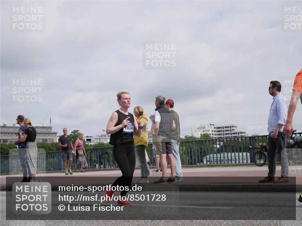 29.06.2025 - hella hamburg halbmarathon Luisa Fischer http://msf.ph/oto/8501728 29.06.2025 10:08:56 Kennedybrücke 0343, 1229, 1842, 5762, 7302, 8049, 8894, 9477, 10343, 10791 meine-sportfotos.de