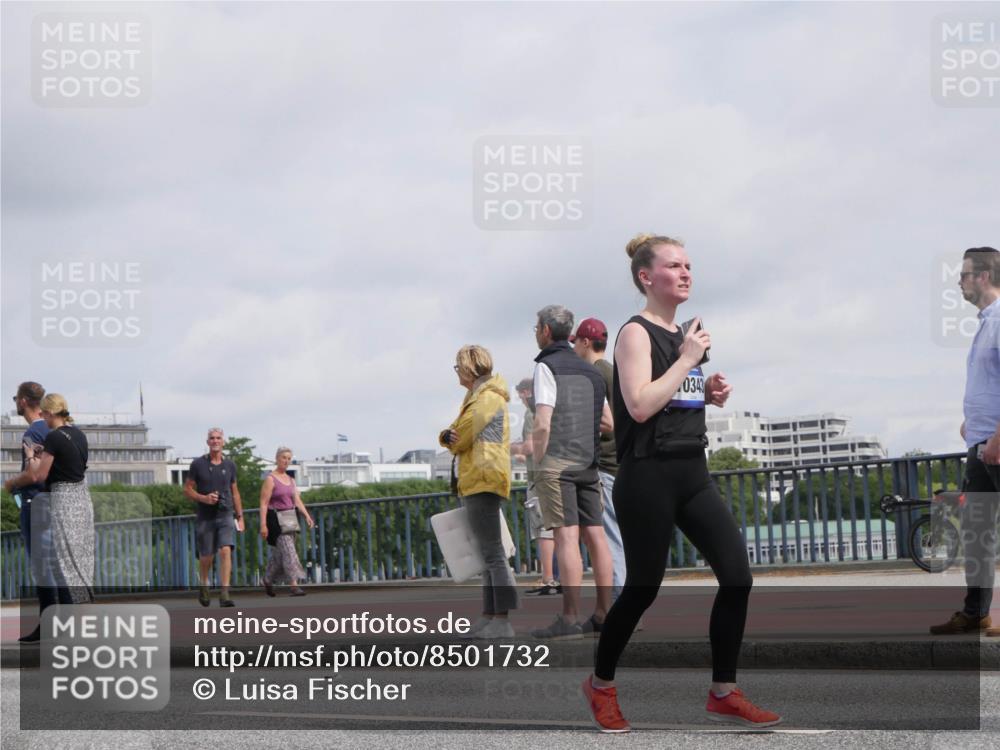 29.06.2025 - hella hamburg halbmarathon Luisa Fischer http://msf.ph/oto/8501732 29.06.2025 10:08:57 Kennedybrücke 0343, 1229, 1842, 5762, 7302, 8049, 8894, 9477, 9917, 10343, 10791 meine-sportfotos.de