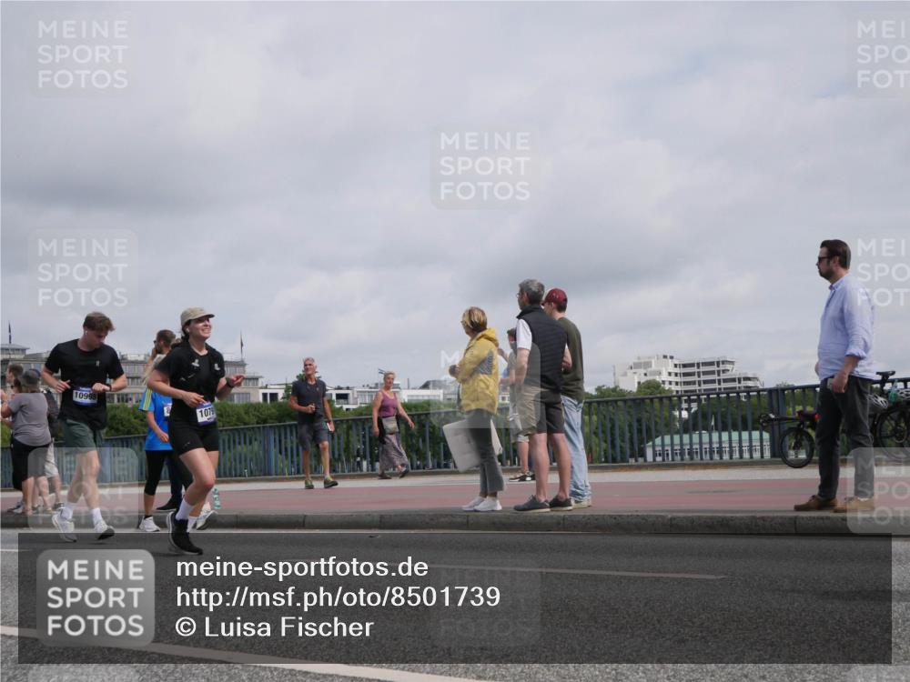 29.06.2025 - hella hamburg halbmarathon Luisa Fischer http://msf.ph/oto/8501739 29.06.2025 10:08:58 Kennedybrücke 10998, 1079, 1229, 1842, 5762, 7302, 8049, 8894, 9477, 9917, 10343, 10791 meine-sportfotos.de