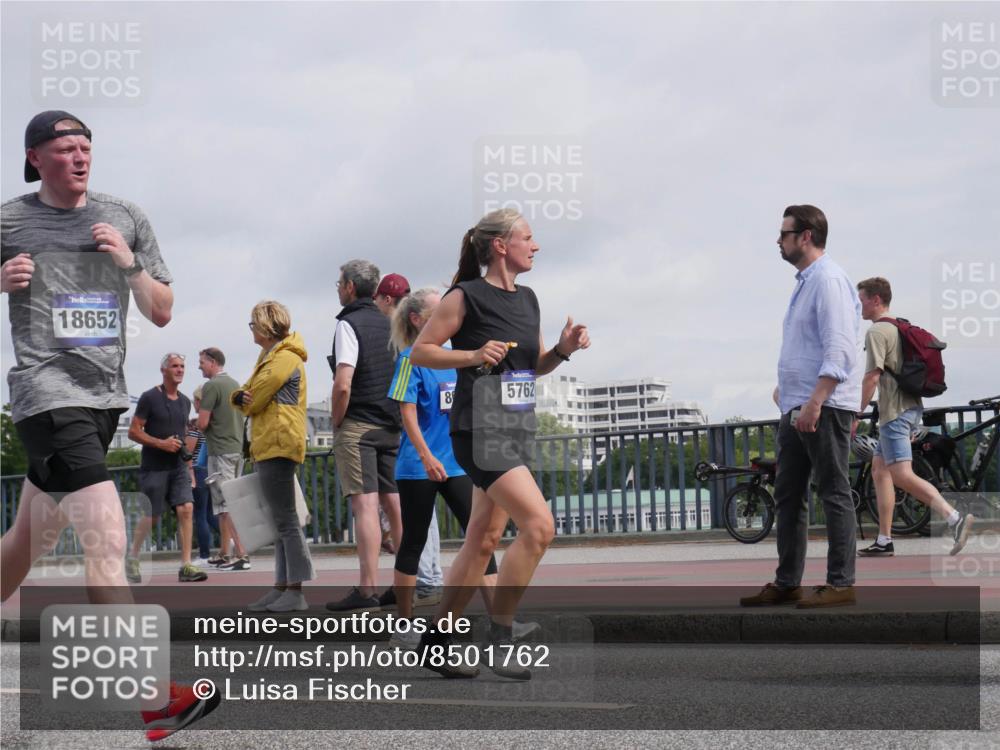 29.06.2025 - hella hamburg halbmarathon Luisa Fischer http://msf.ph/oto/8501762 29.06.2025 10:09:01 Kennedybrücke 18652, 8, 5762, 1229, 1842, 5762, 7302, 8049, 8894, 8909, 9477, 9917, 10791 meine-sportfotos.de