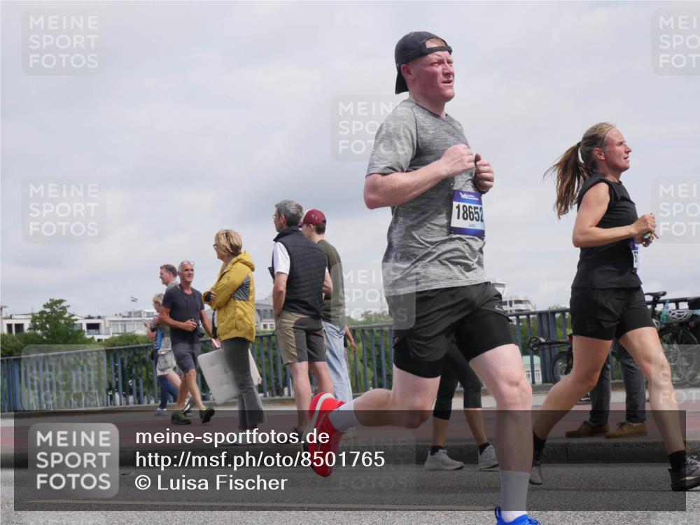 29.06.2025 - hella hamburg halbmarathon Luisa Fischer http://msf.ph/oto/8501765 29.06.2025 10:09:01 Kennedybrücke 18652, 1229, 1842, 5762, 7302, 8049, 8894, 8909, 9477, 9917, 10791 meine-sportfotos.de