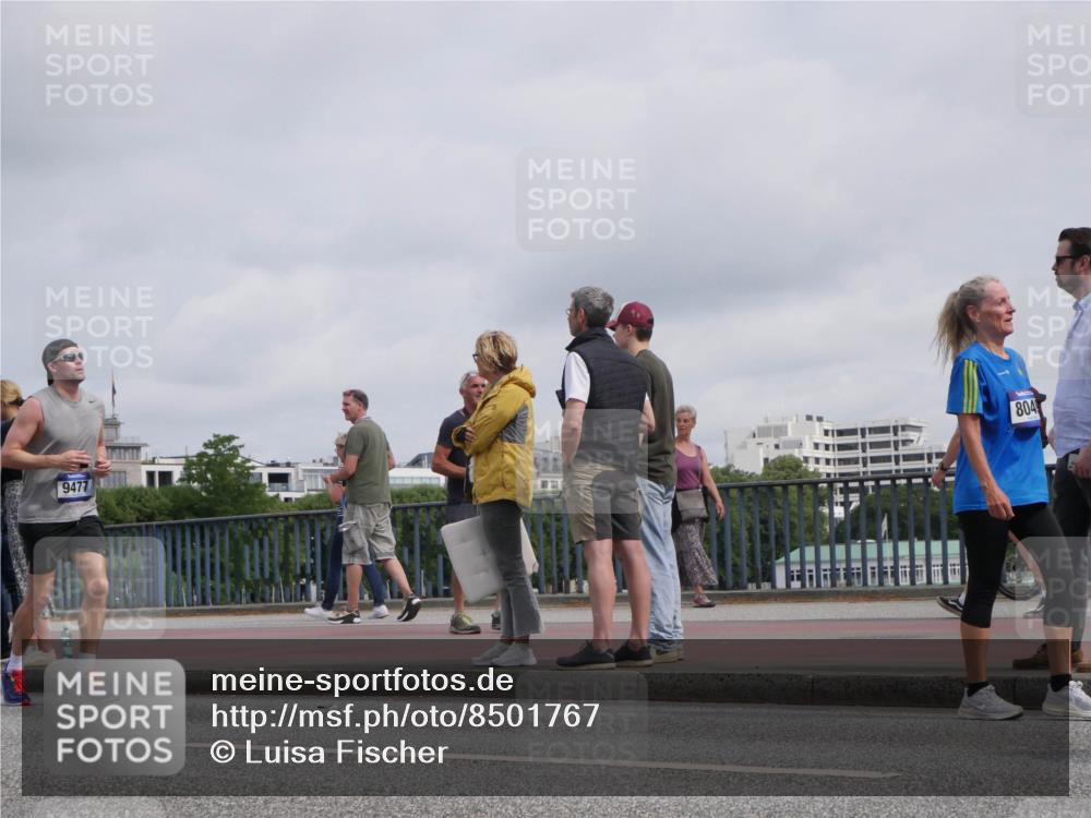 29.06.2025 - hella hamburg halbmarathon Luisa Fischer http://msf.ph/oto/8501767 29.06.2025 10:09:02 Kennedybrücke 9477, 804, 1229, 1842, 5762, 8049, 8894, 8909, 9477, 9917, 10791 meine-sportfotos.de