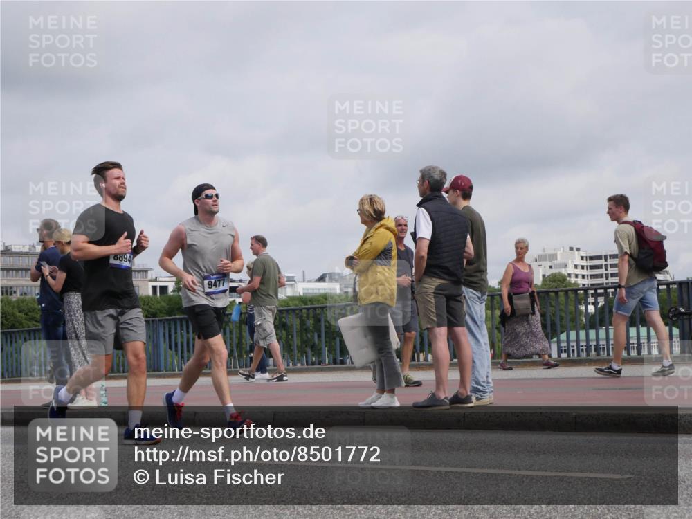 29.06.2025 - hella hamburg halbmarathon Luisa Fischer http://msf.ph/oto/8501772 29.06.2025 10:09:02 Kennedybrücke 8894, 9477, 1229, 1842, 5762, 8049, 8894, 8909, 9477, 9917, 10791 meine-sportfotos.de