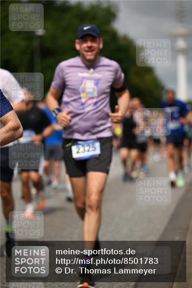 29.06.2025 - hella hamburg halbmarathon Dr. Thomas Lammeyer http://msf.ph/oto/8501783 29.06.2025 10:25:16 Kennedybrücke 1028, 1266, 1658, 2101, 2325, 2383, 2923, 2956, 2986, 3161, 3247, 3434, 3781, 3813, 4082, 4350, 5041, 5373, 5625, 5767, 6275, 6308, 7018, 7553, 7608, 8113, 8146, 8724, 8726, 8844, 9100, 9108, 9501, 9981, 10050, 10350, 10585, 10602, 11145 meine-sportfotos.de