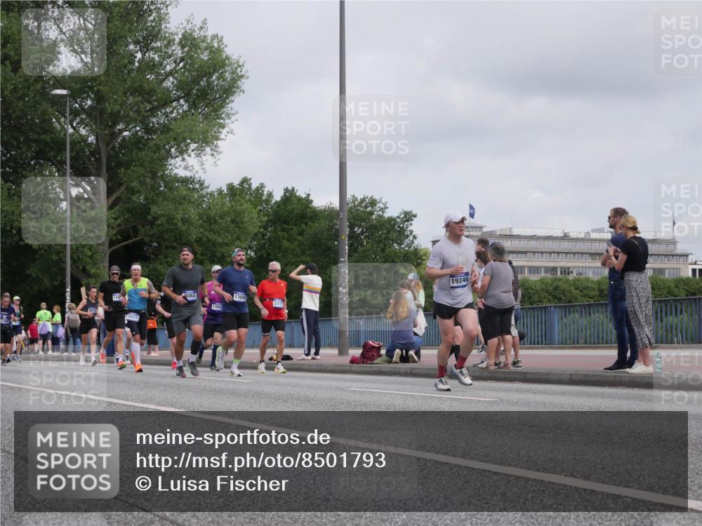 29.06.2025 - hella hamburg halbmarathon Luisa Fischer http://msf.ph/oto/8501793 29.06.2025 10:09:11 Kennedybrücke 6014, 062, 1305, 13042, 2471, 19248, 2471, 2624, 3062, 4169, 6014, 7741, 8909, 10781 meine-sportfotos.de
