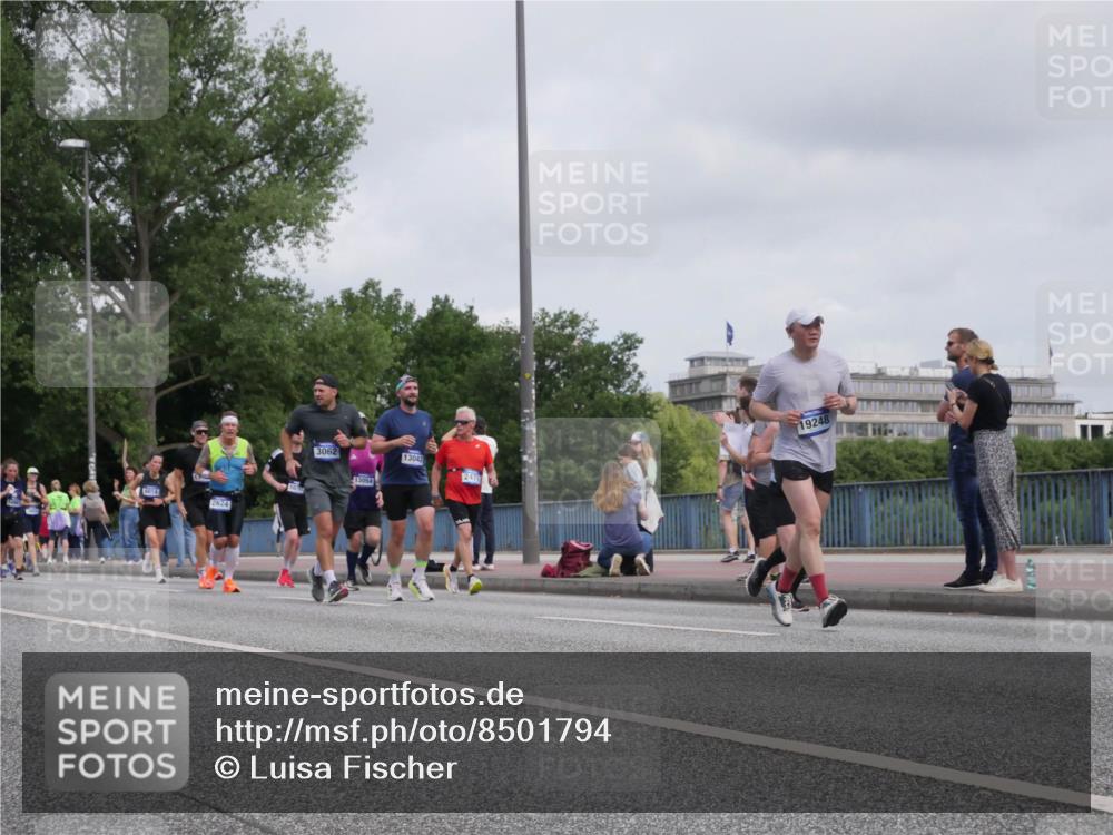 29.06.2025 - hella hamburg halbmarathon Luisa Fischer http://msf.ph/oto/8501794 29.06.2025 10:09:12 Kennedybrücke 2624, 3062, 13054, 13042, 2471, 19248, 1830, 2471, 2624, 3062, 4169, 6014, 7741, 8290, 8909, 10781 meine-sportfotos.de