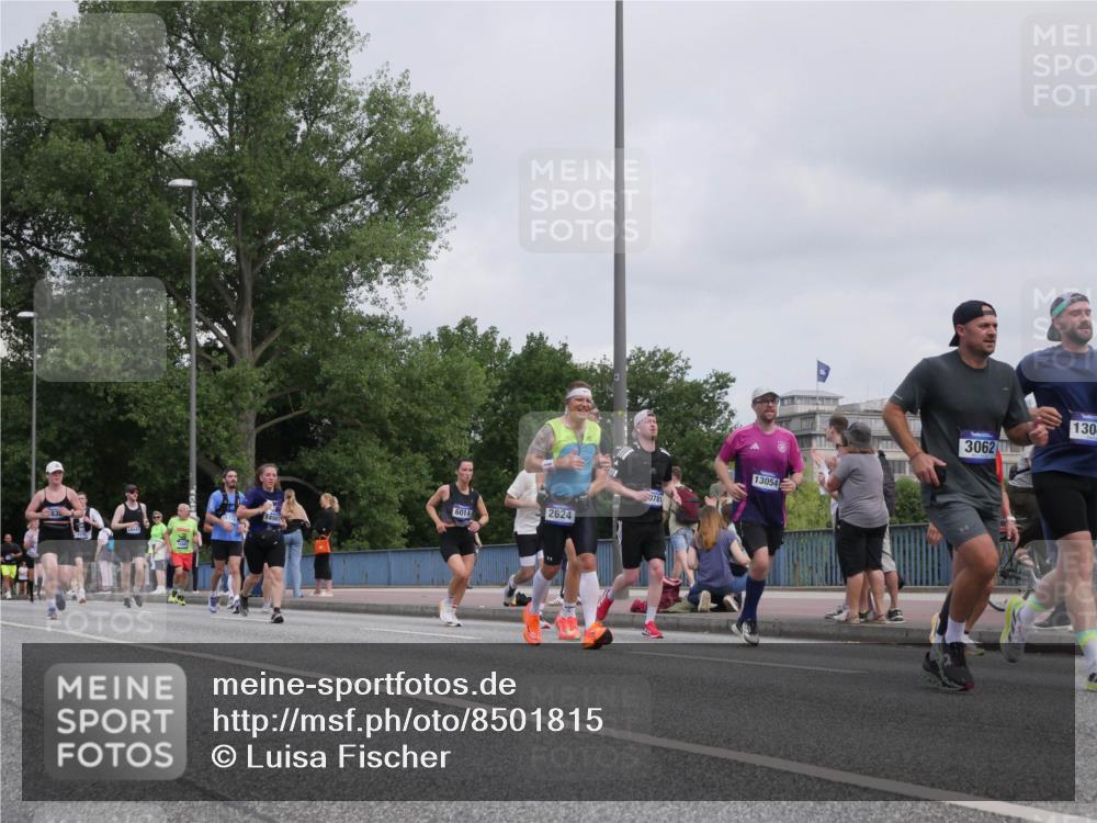29.06.2025 - hella hamburg halbmarathon Luisa Fischer http://msf.ph/oto/8501815 29.06.2025 10:09:14 Kennedybrücke 0781, 2624, 6014, 14987, 13054, 3062, 130, 1830, 2471, 2624, 3062, 4169, 4542, 6014, 7741, 8290, 10781 meine-sportfotos.de