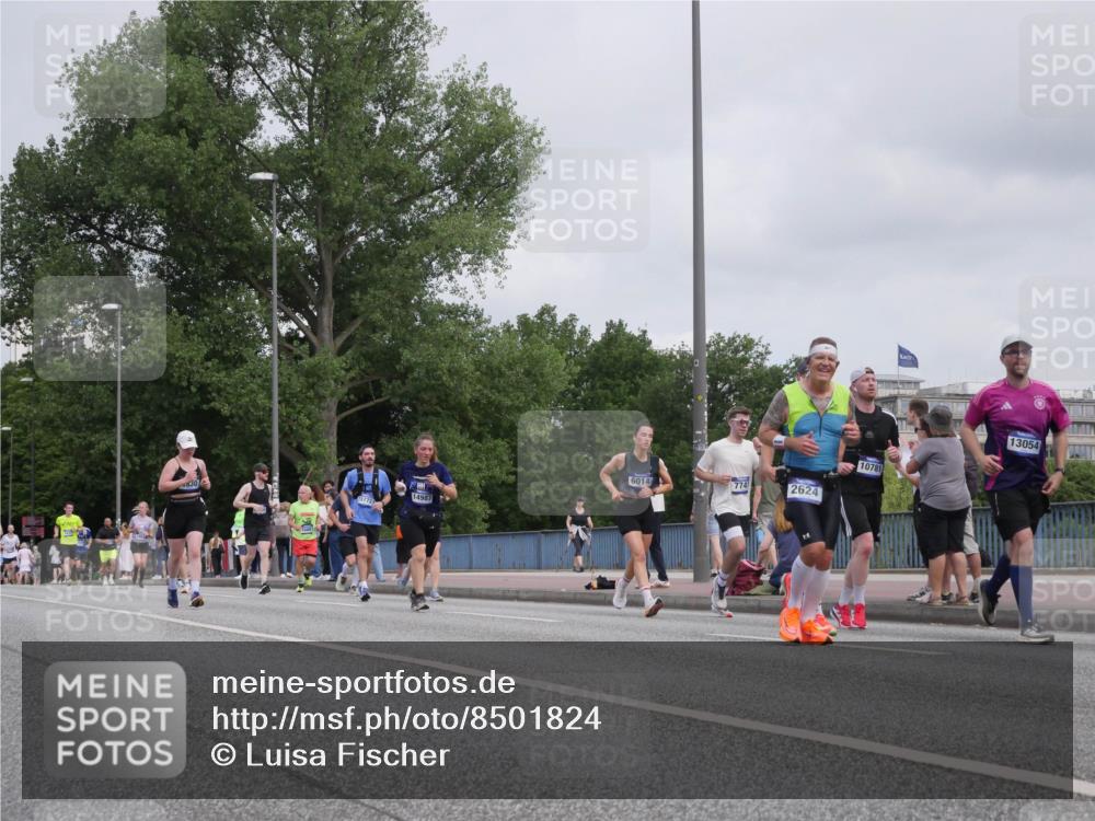 29.06.2025 - hella hamburg halbmarathon Luisa Fischer http://msf.ph/oto/8501824 29.06.2025 10:09:15 Kennedybrücke 2624, 13054, 1830, 2471, 2624, 3062, 4169, 4542, 6014, 7741, 8290, 8744, 10781 meine-sportfotos.de