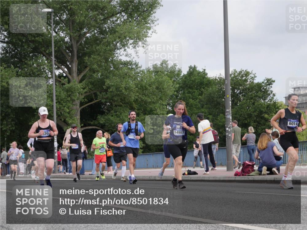 29.06.2025 - hella hamburg halbmarathon Luisa Fischer http://msf.ph/oto/8501834 29.06.2025 10:09:17 Kennedybrücke 1021, 30, 41, 16687, 15772, 14987, 6014, 1830, 2471, 2624, 3062, 4169, 4542, 6014, 7741, 8290, 8744, 10214, 10781 meine-sportfotos.de