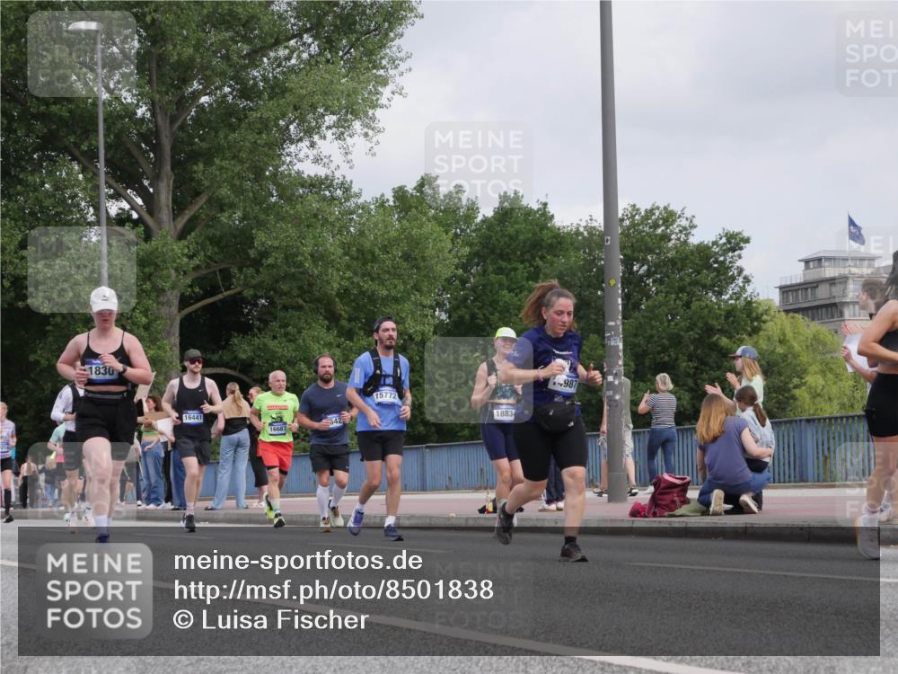 29.06.2025 - hella hamburg halbmarathon Luisa Fischer http://msf.ph/oto/8501838 29.06.2025 10:09:17 Kennedybrücke 1830, 16441, 16687, 542, 15772, 18834, 987, 1830, 2471, 2624, 3062, 4169, 4542, 6014, 7741, 8290, 8744, 10214, 10781 meine-sportfotos.de