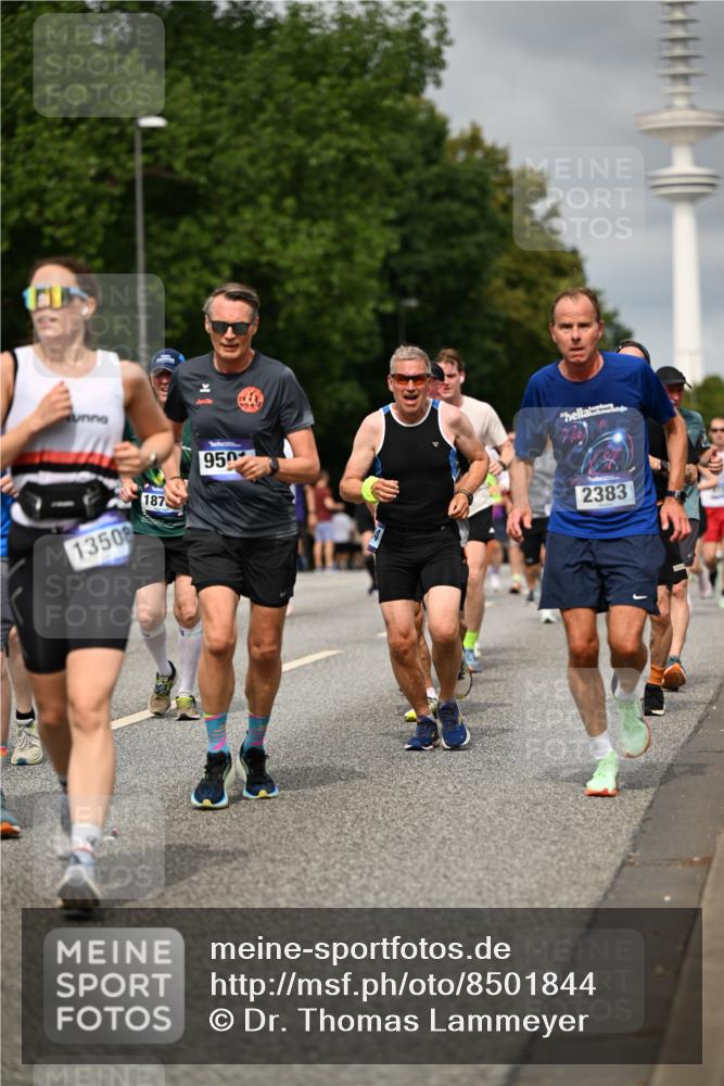 29.06.2025 - hella hamburg halbmarathon Dr. Thomas Lammeyer http://msf.ph/oto/8501844 29.06.2025 10:25:18 Kennedybrücke 1028, 1266, 1658, 2325, 2383, 2923, 2956, 2986, 3161, 3247, 3434, 3781, 3813, 4082, 4350, 5041, 5373, 5625, 5767, 6275, 6308, 7018, 7553, 7608, 8724, 8726, 8844, 9100, 9108, 9501, 10050, 10350, 10585, 10602, 11145 meine-sportfotos.de
