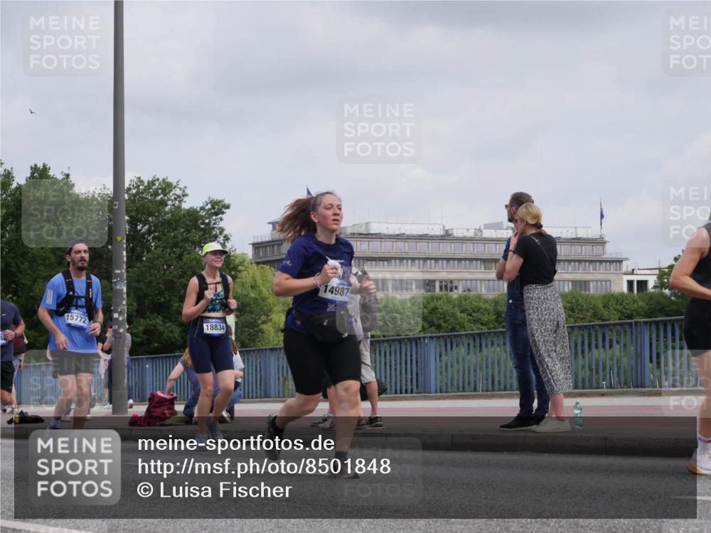 29.06.2025 - hella hamburg halbmarathon Luisa Fischer http://msf.ph/oto/8501848 29.06.2025 10:09:19 Kennedybrücke 15772, 18834, 14987, 1830, 2471, 2624, 4542, 5431, 6014, 7741, 8290, 8744, 10214, 10781 meine-sportfotos.de
