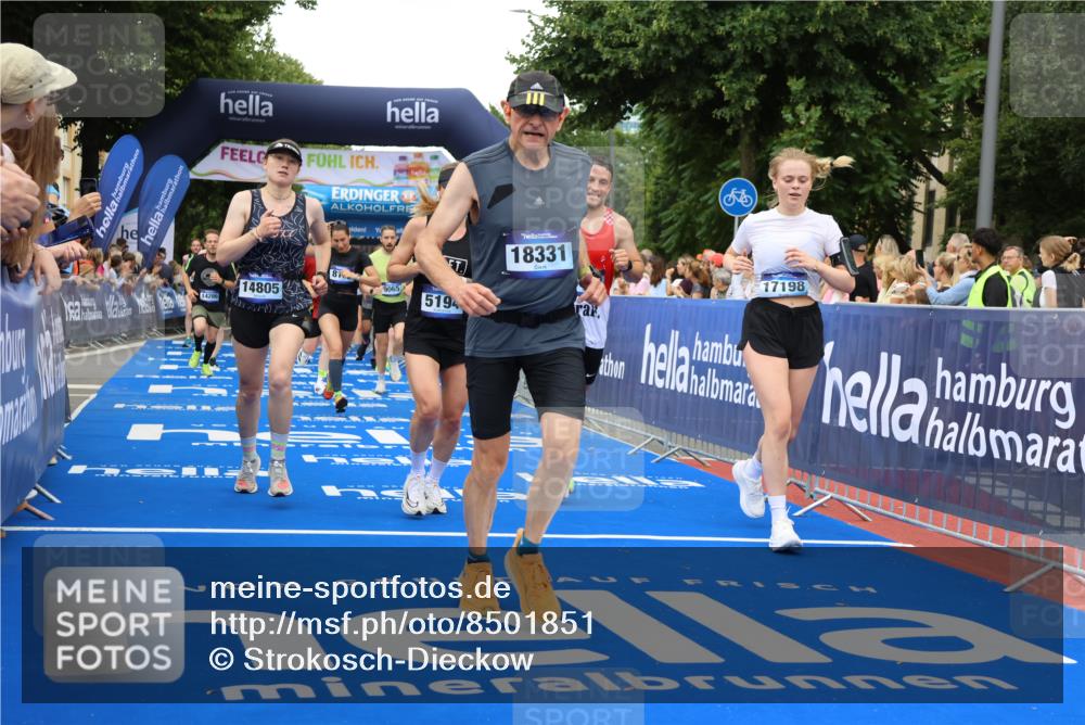 29.06.2025 - hella hamburg halbmarathon Strokosch-Dieckow http://msf.ph/oto/8501851 29.06.2025 10:52:45 Ziel 1257, 1258, 1657, 2287, 2346, 2444, 2814, 2910, 3999, 4557, 4558, 5077, 5116, 5169, 5194, 7475, 8172, 8720, 8955, 9065, 9163, 9869, 10115, 10811, 11217, 11459, 11992, 12482, 14122, 14198, 14286, 14805, 16467, 17198, 18331, 19244 meine-sportfotos.de