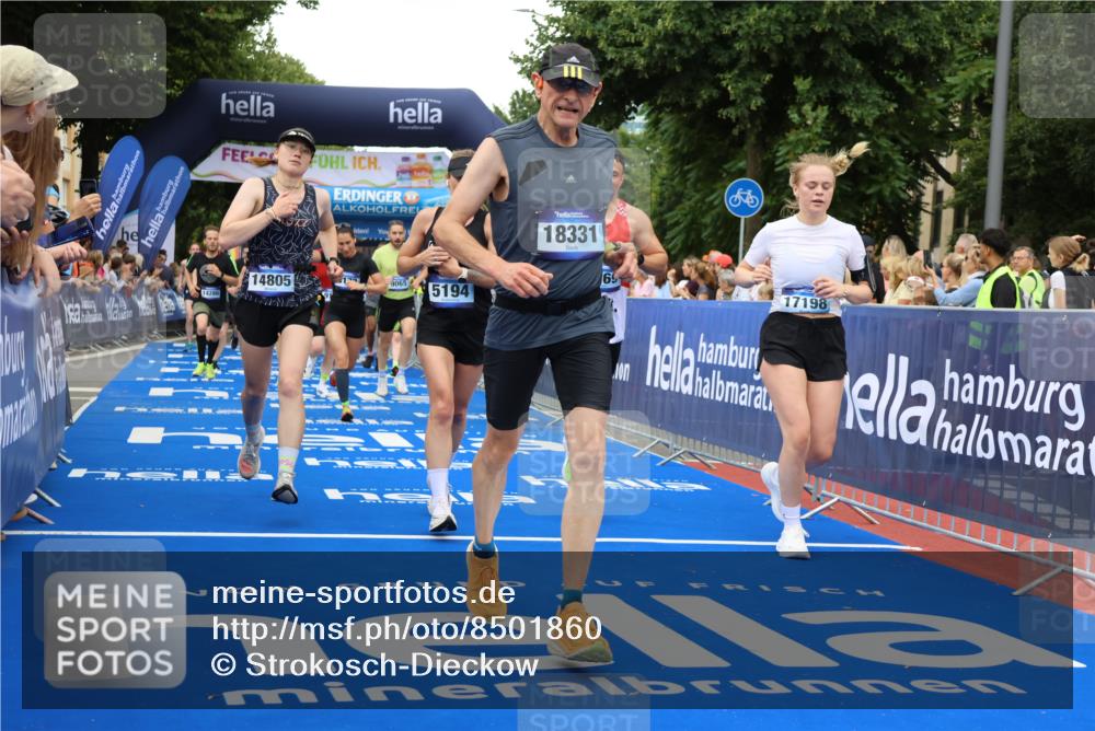 29.06.2025 - hella hamburg halbmarathon Strokosch-Dieckow http://msf.ph/oto/8501860 29.06.2025 10:52:45 Ziel 1257, 1258, 1657, 2287, 2346, 2444, 2814, 2910, 3999, 4557, 4558, 5077, 5116, 5169, 5194, 7475, 8172, 8720, 8955, 9065, 9163, 9869, 10115, 10811, 11217, 11459, 11992, 12482, 14122, 14198, 14286, 14805, 16467, 17198, 18331, 19244 meine-sportfotos.de