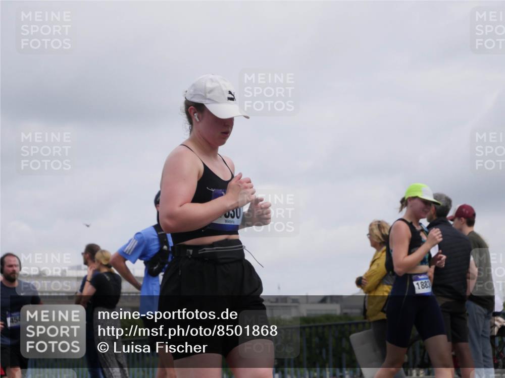 29.06.2025 - hella hamburg halbmarathon Luisa Fischer http://msf.ph/oto/8501868 29.06.2025 10:09:21 Kennedybrücke 4542, 1883, 1830, 2471, 2624, 4542, 5431, 6014, 8290, 8744, 10214, 10781 meine-sportfotos.de