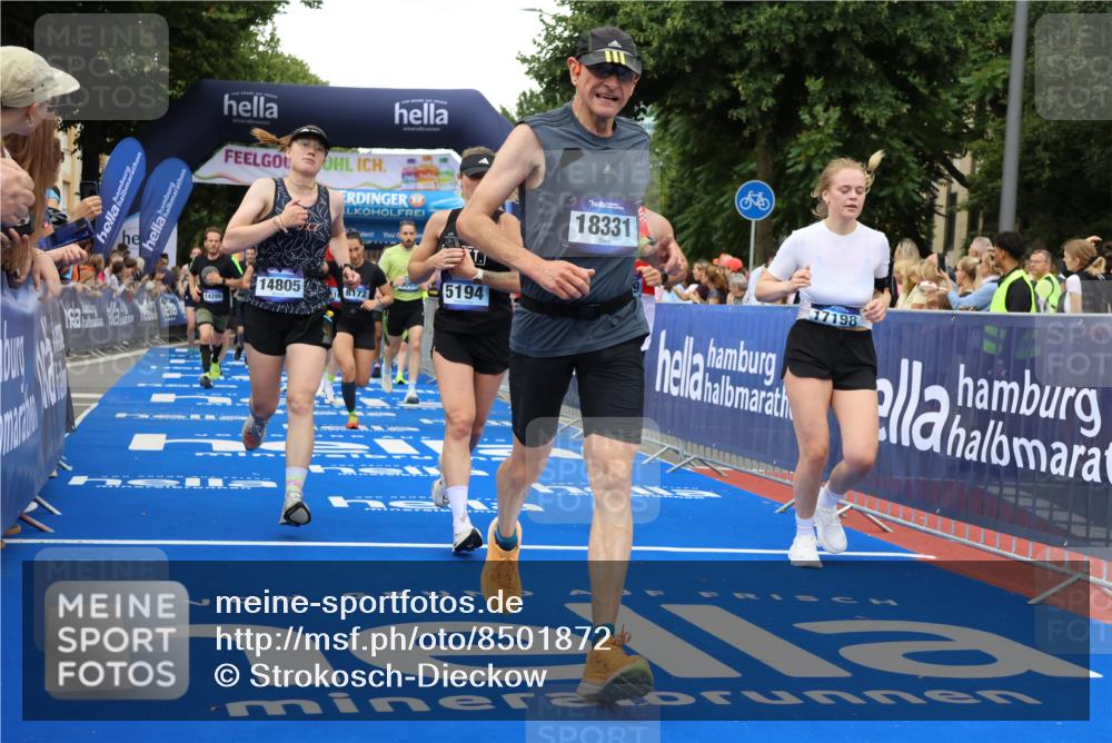 29.06.2025 - hella hamburg halbmarathon Strokosch-Dieckow http://msf.ph/oto/8501872 29.06.2025 10:52:46 Ziel 1257, 1258, 1657, 2099, 2287, 2444, 2814, 2910, 3999, 4557, 4558, 5077, 5116, 5169, 5194, 7475, 8172, 8720, 8955, 9065, 9163, 9869, 10724, 10811, 11217, 11459, 11992, 12482, 14122, 14198, 14286, 14805, 16467, 17198, 18331, 19244 meine-sportfotos.de