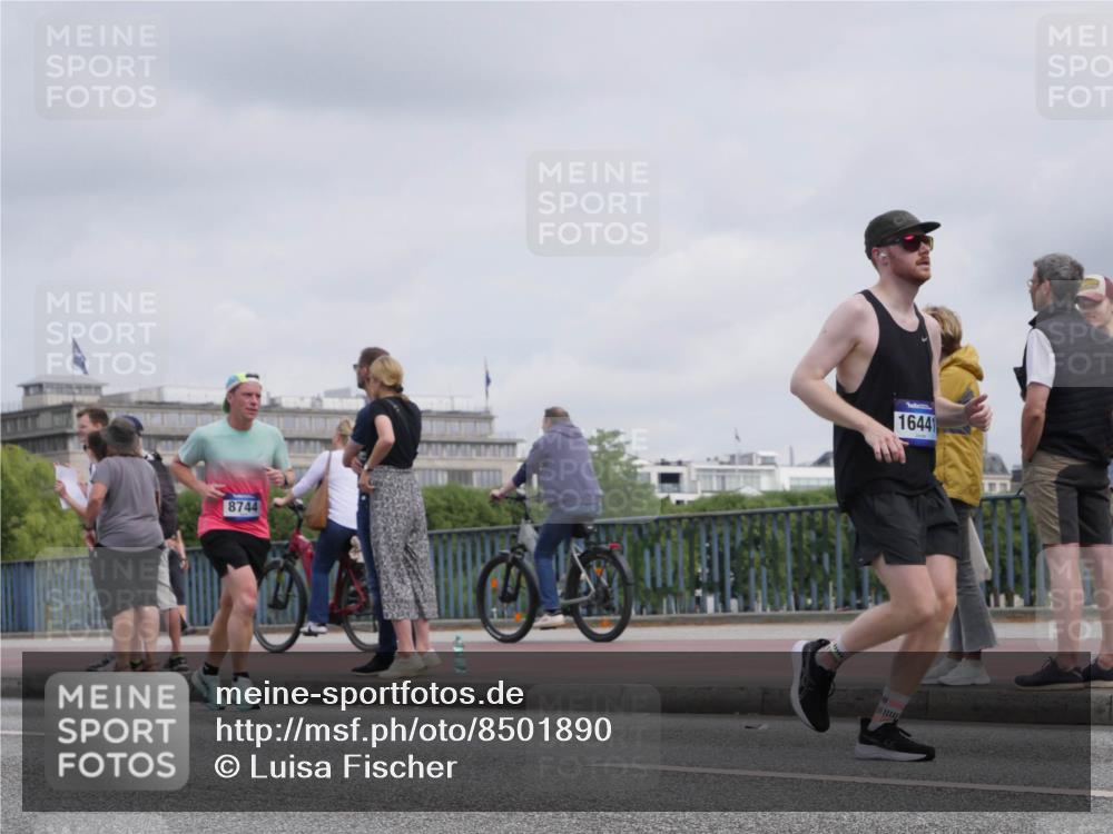 29.06.2025 - hella hamburg halbmarathon Luisa Fischer http://msf.ph/oto/8501890 29.06.2025 10:09:24 Kennedybrücke 8744, 16441, 1830, 1936, 4542, 5431, 8290, 8744, 10214 meine-sportfotos.de