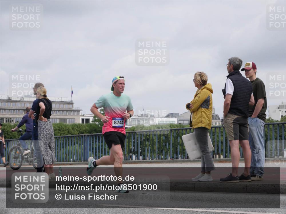 29.06.2025 - hella hamburg halbmarathon Luisa Fischer http://msf.ph/oto/8501900 29.06.2025 10:09:25 Kennedybrücke 8744, 1830, 1936, 4542, 5431, 8290, 8744, 10214 meine-sportfotos.de