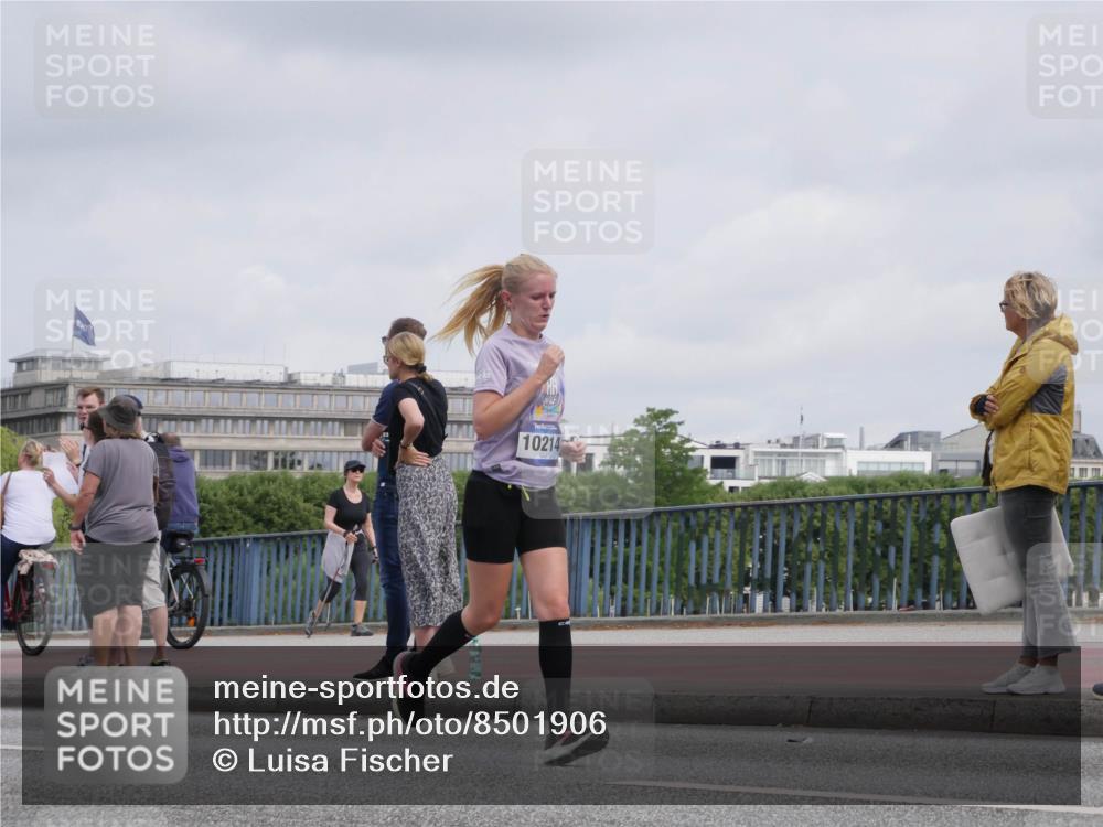 29.06.2025 - hella hamburg halbmarathon Luisa Fischer http://msf.ph/oto/8501906 29.06.2025 10:09:26 Kennedybrücke 10214, 1936, 4542, 5431, 8744, 10214 meine-sportfotos.de