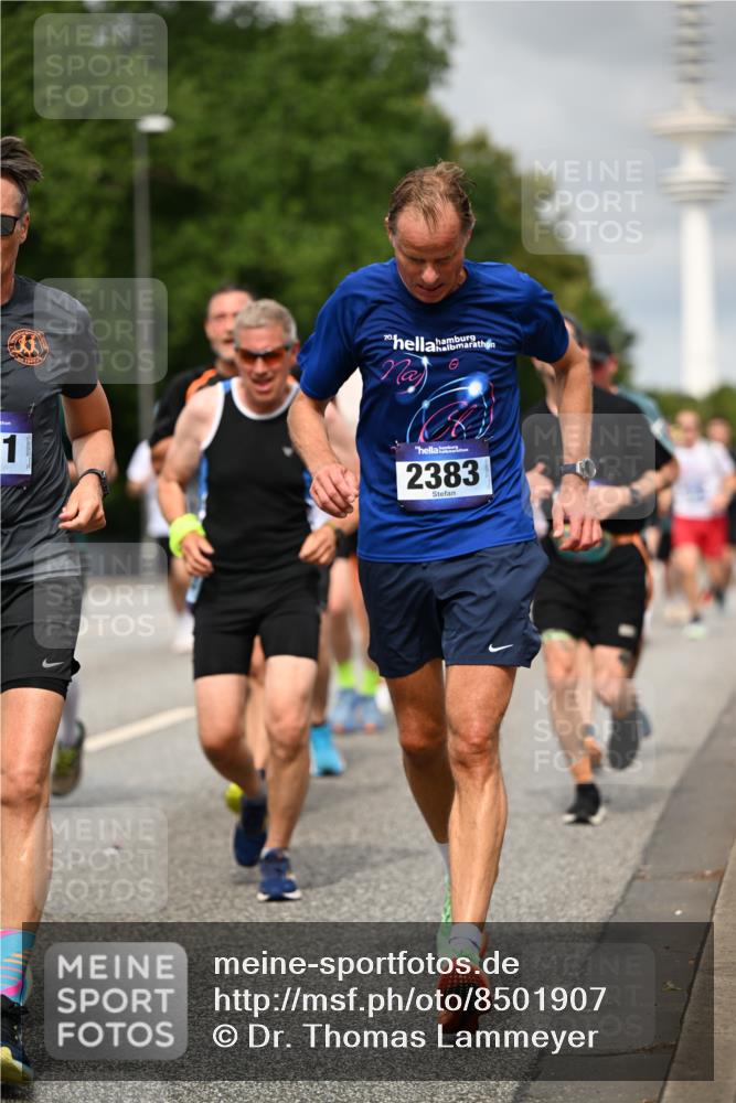 29.06.2025 - hella hamburg halbmarathon Dr. Thomas Lammeyer http://msf.ph/oto/8501907 29.06.2025 10:25:20 Kennedybrücke 1028, 1266, 1658, 2325, 2383, 2923, 2956, 2986, 3161, 3247, 3434, 3781, 3813, 4082, 4350, 5041, 5373, 5625, 5767, 6275, 6308, 7018, 7553, 7608, 8724, 8726, 8844, 9100, 9108, 9501, 10050, 10350, 10602, 11145 meine-sportfotos.de