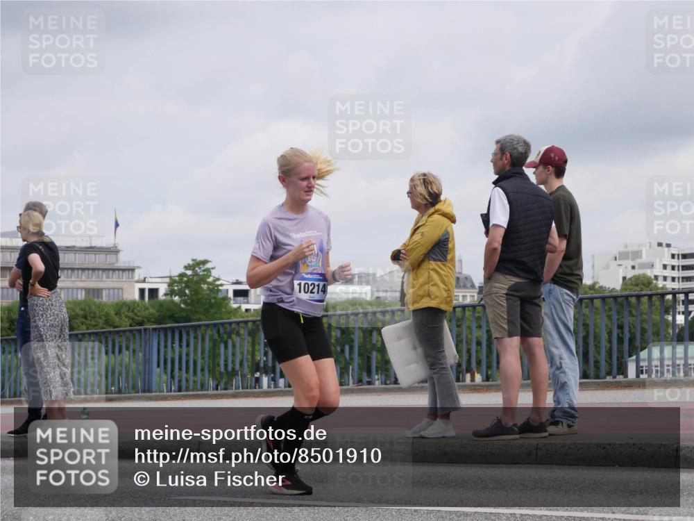 29.06.2025 - hella hamburg halbmarathon Luisa Fischer http://msf.ph/oto/8501910 29.06.2025 10:09:26 Kennedybrücke 10214, 1936, 4542, 5431, 8744, 10214 meine-sportfotos.de