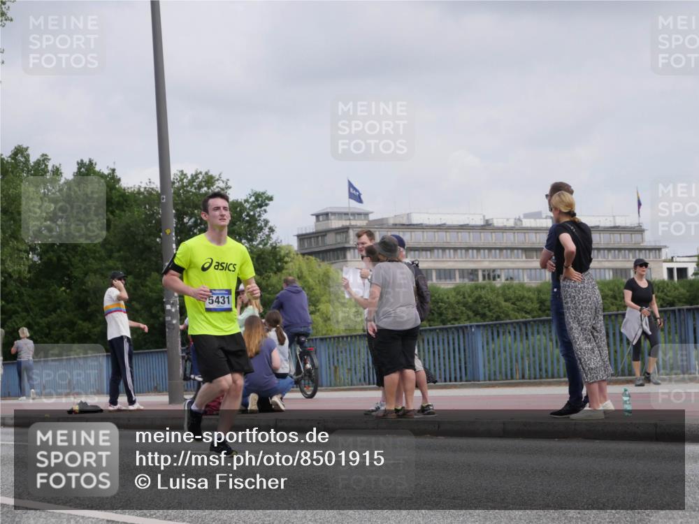 29.06.2025 - hella hamburg halbmarathon Luisa Fischer http://msf.ph/oto/8501915 29.06.2025 10:09:27 Kennedybrücke 5431, 1936, 4542, 5431, 8744, 10214 meine-sportfotos.de