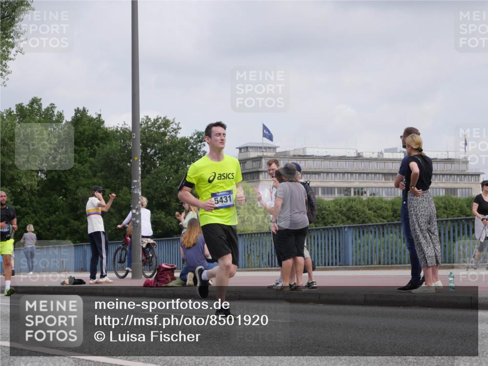 29.06.2025 - hella hamburg halbmarathon Luisa Fischer http://msf.ph/oto/8501920 29.06.2025 10:09:28 Kennedybrücke 74, 5431, 1766, 1936, 5431, 8744, 10214 meine-sportfotos.de