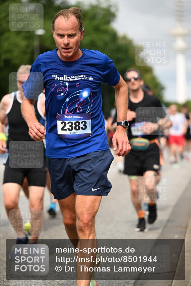 29.06.2025 - hella hamburg halbmarathon Dr. Thomas Lammeyer http://msf.ph/oto/8501944 29.06.2025 10:25:21 Kennedybrücke 1028, 1266, 1658, 2325, 2383, 2635, 2923, 2956, 2986, 3161, 3247, 3434, 3781, 3813, 4082, 4350, 5041, 5373, 5625, 5767, 6275, 6308, 7018, 7553, 7608, 8724, 8726, 8844, 9100, 9108, 9501, 10050, 10350, 10602, 11145 meine-sportfotos.de