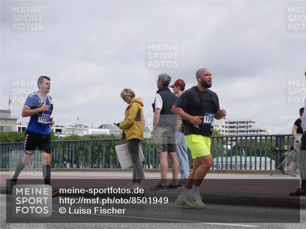 29.06.2025 - hella hamburg halbmarathon Luisa Fischer http://msf.ph/oto/8501949 29.06.2025 10:09:34 Kennedybrücke 17239, 177, 1766, 1936, 1981, 4666, 8051, 10886 meine-sportfotos.de