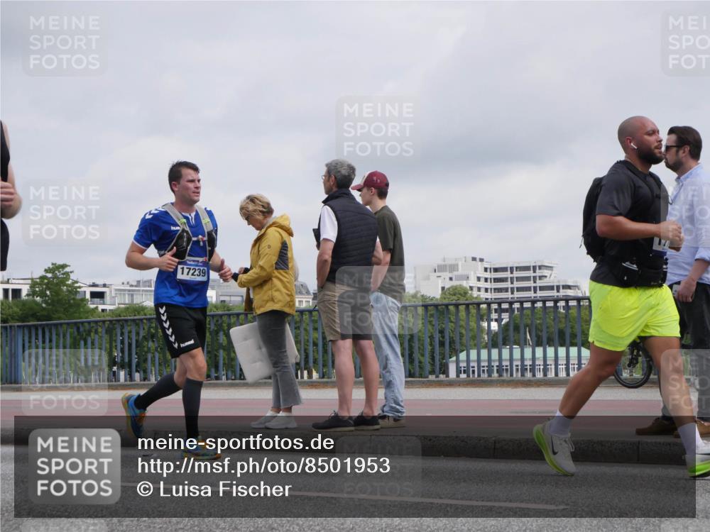 29.06.2025 - hella hamburg halbmarathon Luisa Fischer http://msf.ph/oto/8501953 29.06.2025 10:09:34 Kennedybrücke 17239, 1766, 1936, 1981, 4666, 8051, 10886 meine-sportfotos.de