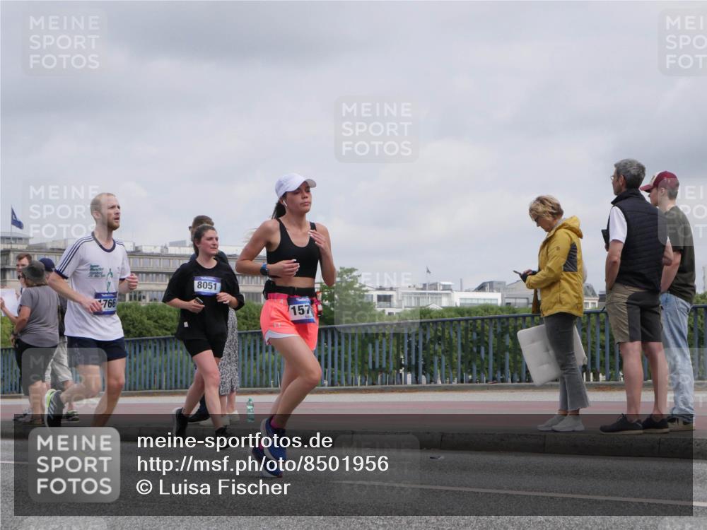 29.06.2025 - hella hamburg halbmarathon Luisa Fischer http://msf.ph/oto/8501956 29.06.2025 10:09:36 Kennedybrücke 766, 8051, 157, 1766, 1936, 1981, 4666, 8051, 10736, 10886 meine-sportfotos.de