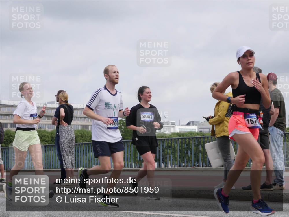 29.06.2025 - hella hamburg halbmarathon Luisa Fischer http://msf.ph/oto/8501959 29.06.2025 10:09:36 Kennedybrücke 185, 25, 188, 66, 8051, 157, 1766, 1936, 1981, 4666, 8051, 10736, 10886 meine-sportfotos.de