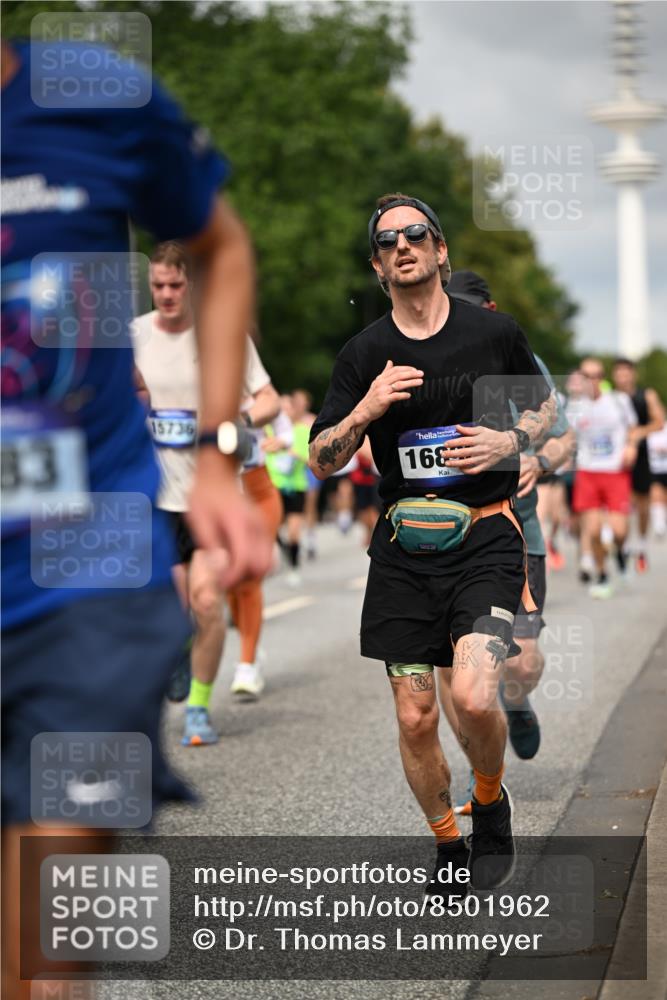 29.06.2025 - hella hamburg halbmarathon Dr. Thomas Lammeyer http://msf.ph/oto/8501962 29.06.2025 10:25:21 Kennedybrücke 1028, 1266, 1658, 2325, 2383, 2635, 2923, 2956, 2986, 3161, 3247, 3434, 3781, 3813, 4082, 4350, 5041, 5373, 5625, 5767, 6275, 6308, 7018, 7553, 7608, 8724, 8726, 8844, 9100, 9108, 9501, 10050, 10350, 10602, 11145 meine-sportfotos.de