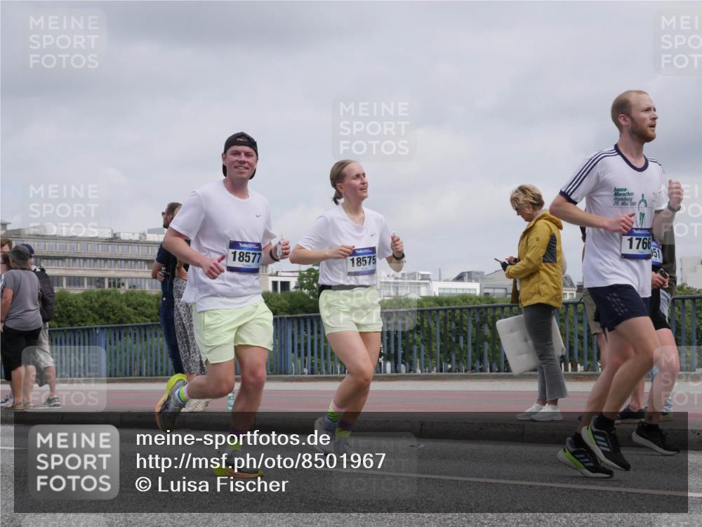 29.06.2025 - hella hamburg halbmarathon Luisa Fischer http://msf.ph/oto/8501967 29.06.2025 10:09:37 Kennedybrücke 18577, 18575, 25, 1986, 1766, 1766, 1936, 1981, 4666, 8051, 10736, 10886 meine-sportfotos.de