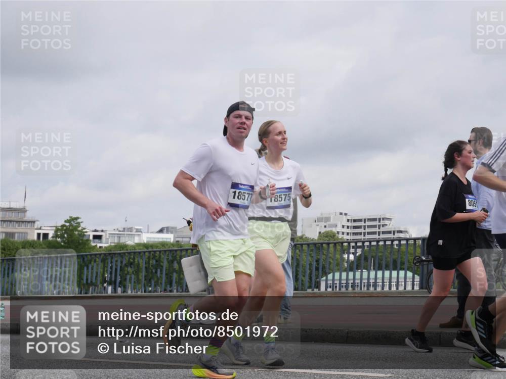 29.06.2025 - hella hamburg halbmarathon Luisa Fischer http://msf.ph/oto/8501972 29.06.2025 10:09:38 Kennedybrücke 18577, 18575, 8051, 1766, 1981, 4550, 4666, 8051, 10736, 10886 meine-sportfotos.de