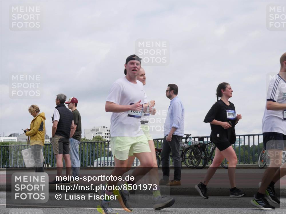 29.06.2025 - hella hamburg halbmarathon Luisa Fischer http://msf.ph/oto/8501973 29.06.2025 10:09:39 Kennedybrücke 8051, 1766, 1981, 4550, 4666, 5951, 8051, 8960, 10736, 10886 meine-sportfotos.de