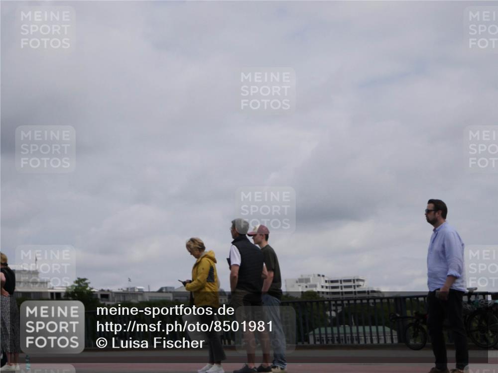 29.06.2025 - hella hamburg halbmarathon Luisa Fischer http://msf.ph/oto/8501981 29.06.2025 10:09:40 Kennedybrücke 1766, 1981, 4550, 4666, 5951, 8051, 8960, 10736, 10886 meine-sportfotos.de