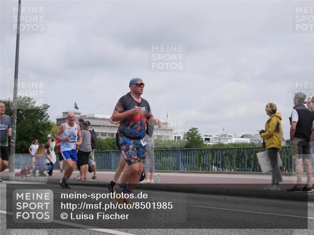 29.06.2025 - hella hamburg halbmarathon Luisa Fischer http://msf.ph/oto/8501985 29.06.2025 10:09:41 Kennedybrücke 8042, 666, 1766, 1981, 4550, 4666, 5951, 8051, 8960, 10736, 10886 meine-sportfotos.de
