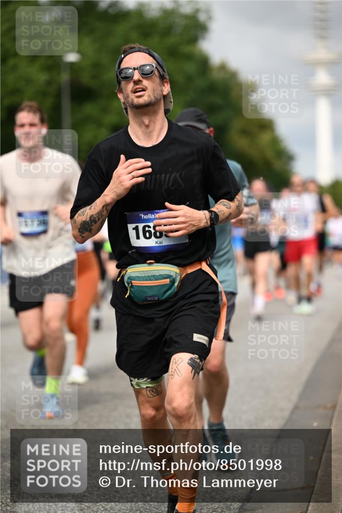 29.06.2025 - hella hamburg halbmarathon Dr. Thomas Lammeyer http://msf.ph/oto/8501998 29.06.2025 10:25:22 Kennedybrücke 1028, 1266, 1658, 2325, 2383, 2635, 2956, 2986, 3161, 3247, 3434, 3781, 3813, 4082, 4350, 5041, 5373, 5625, 5767, 6275, 6308, 7018, 7553, 7608, 8724, 8726, 8844, 9100, 9108, 9501, 10050, 10350, 10602, 11145 meine-sportfotos.de